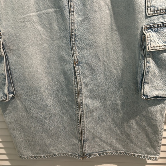 NWT Broadway Acid Wash 9 Pocket Jeans Skirt with Front Split. Size 6 - Picture 3 of 8